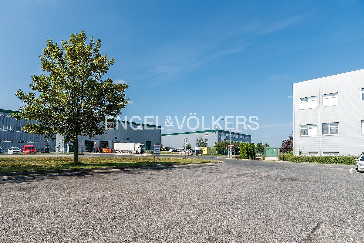 Pronájem skladovacích prostor 200 m² – fotografie 4