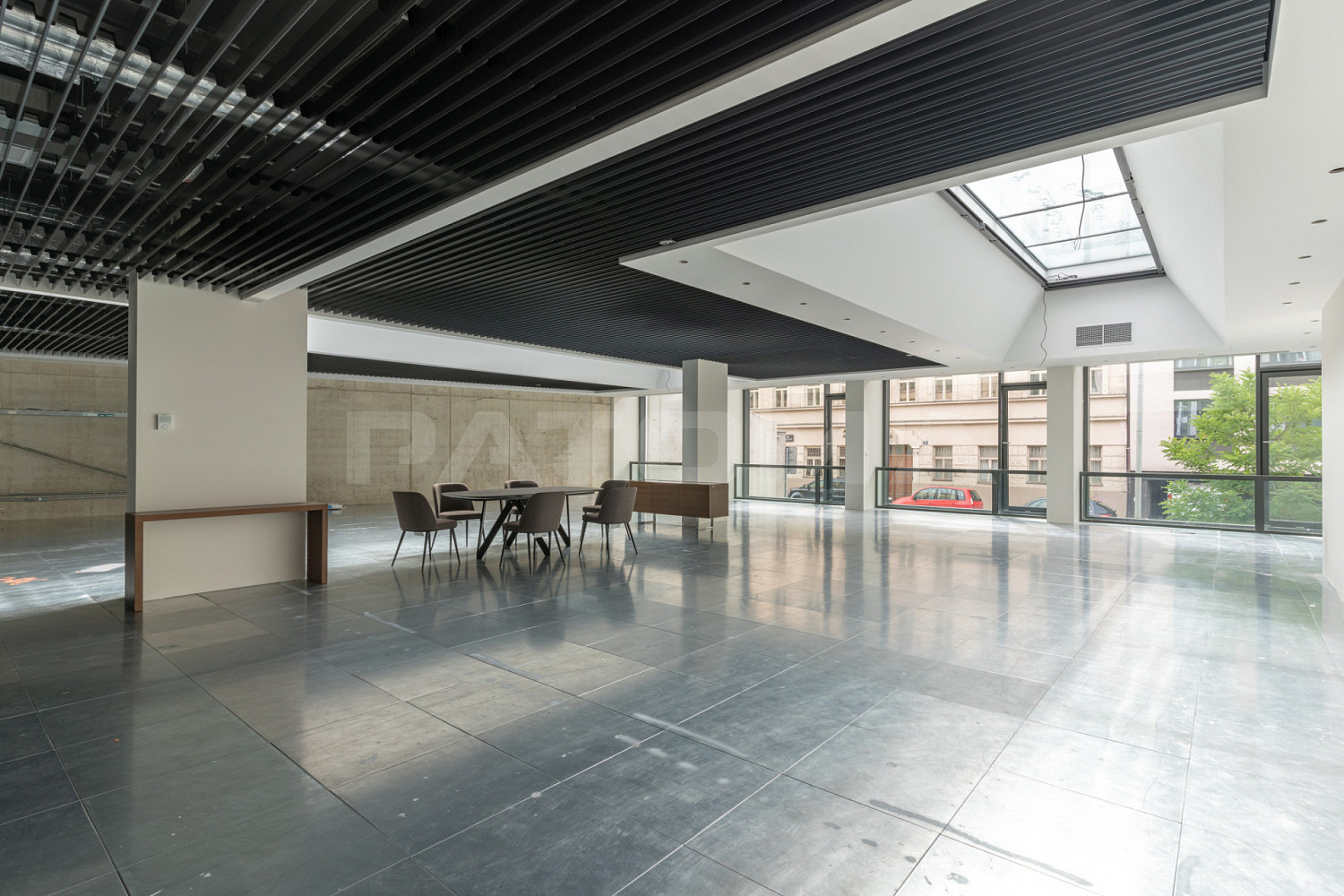 Pronájem kanceláře 345 m² – fotografie 2
