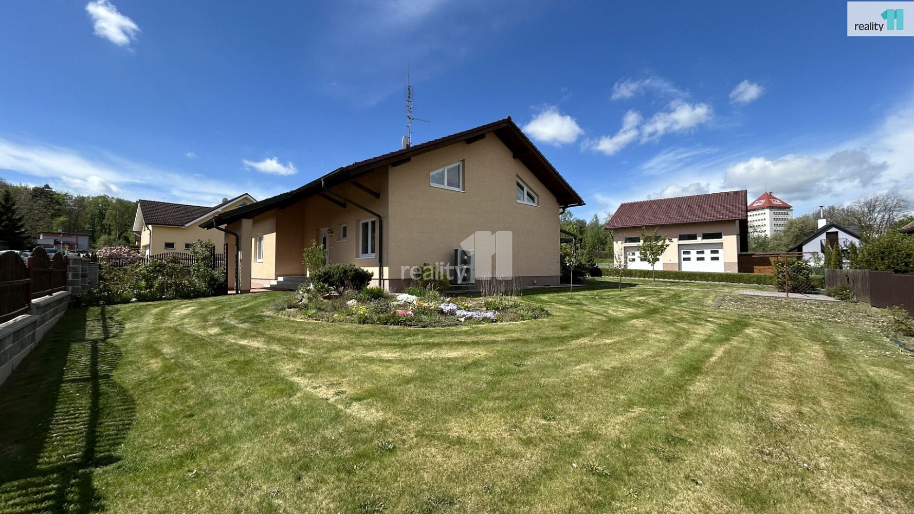 Hús, 279 m², lóð 970 m²
