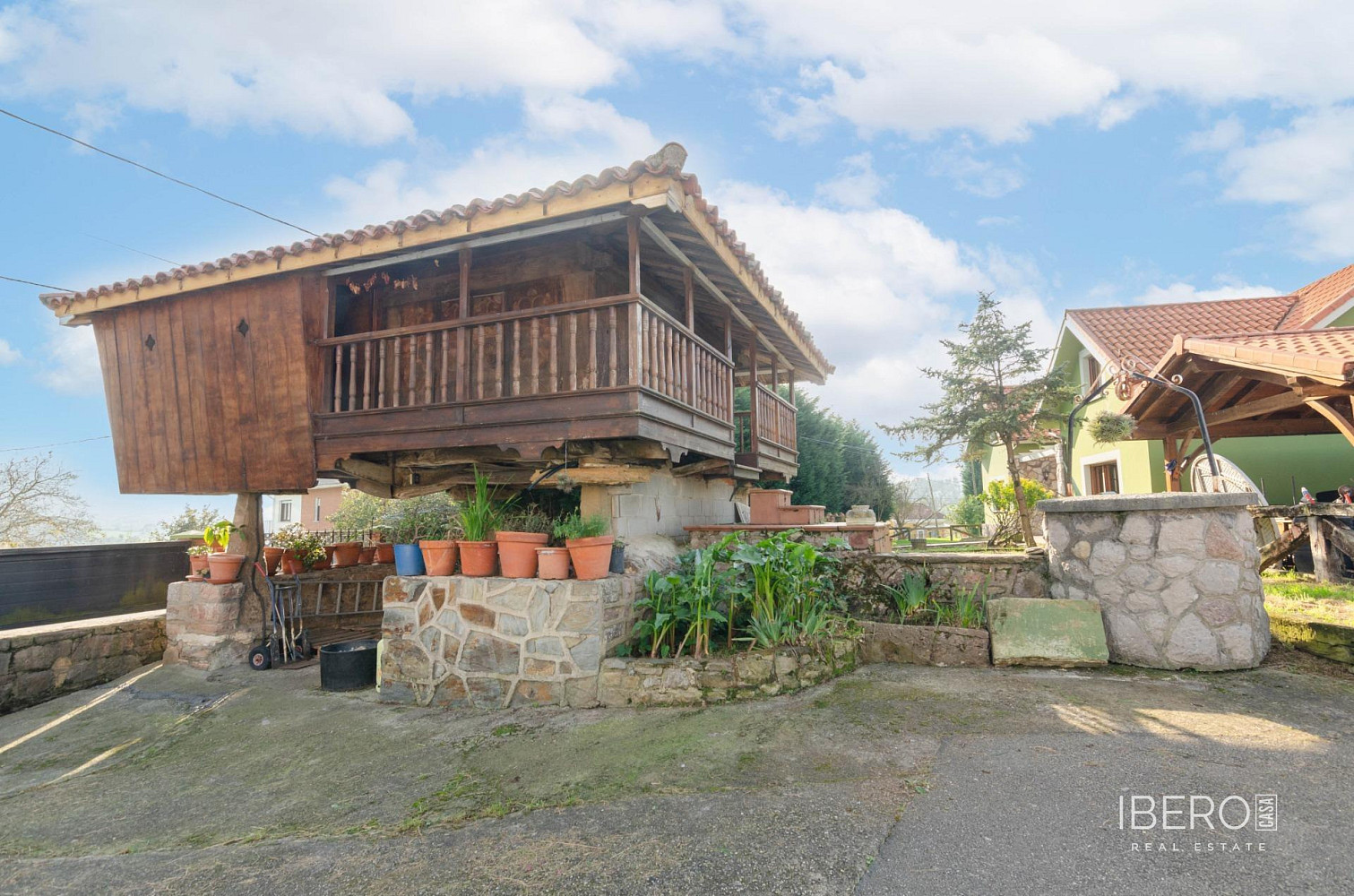 Prodej domu 234 m² s pozemkem 3 560 m²