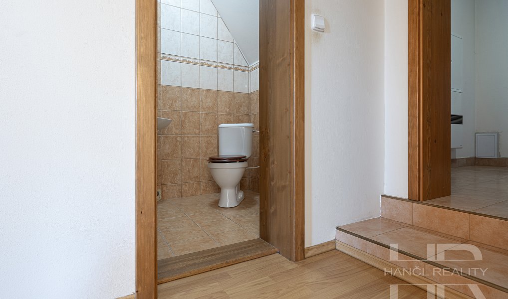 Prodej domu 202 m² s pozemkem 2 142 m², Šternberk – náhled fotky 11