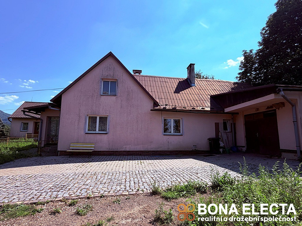 Prodej domu 130 m² s pozemkem 11 047 m²