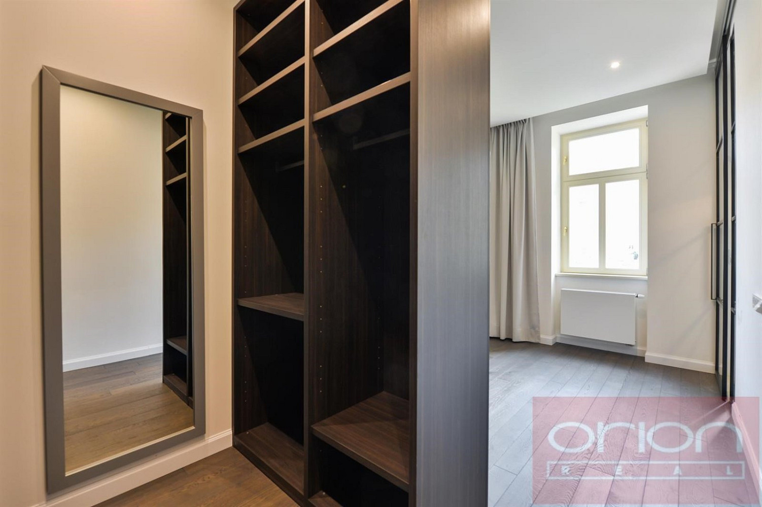 Pronájem bytu 4+kk 137 m² – pohled 2