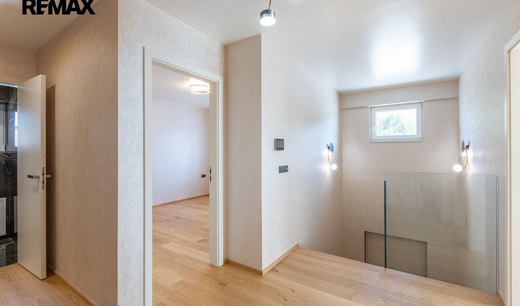 Prodej domu 244 m² s pozemkem 810 m², Praha – náhled fotky 18