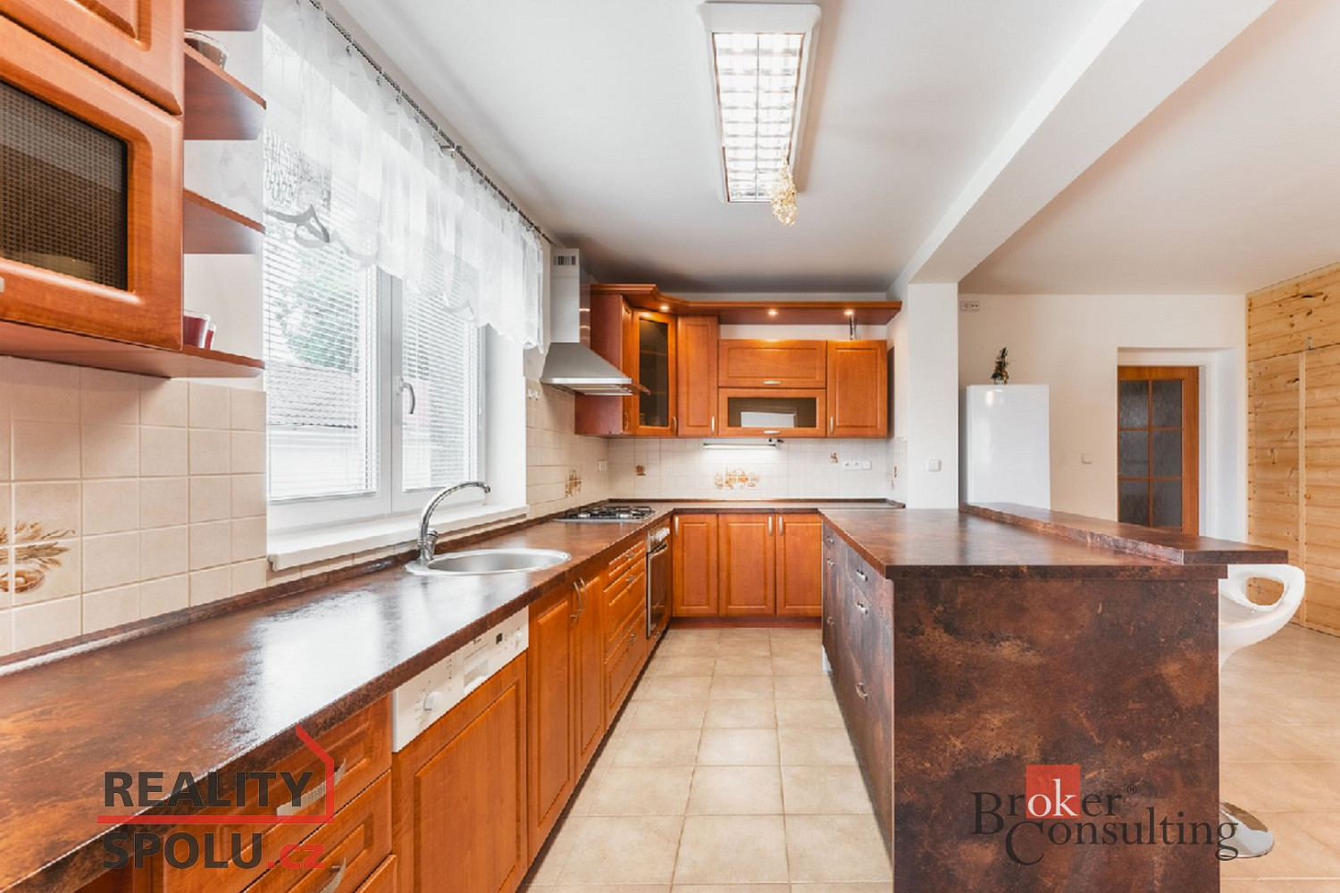 Prodej domu 240 m² s pozemkem 1 744 m² – fotografie 2