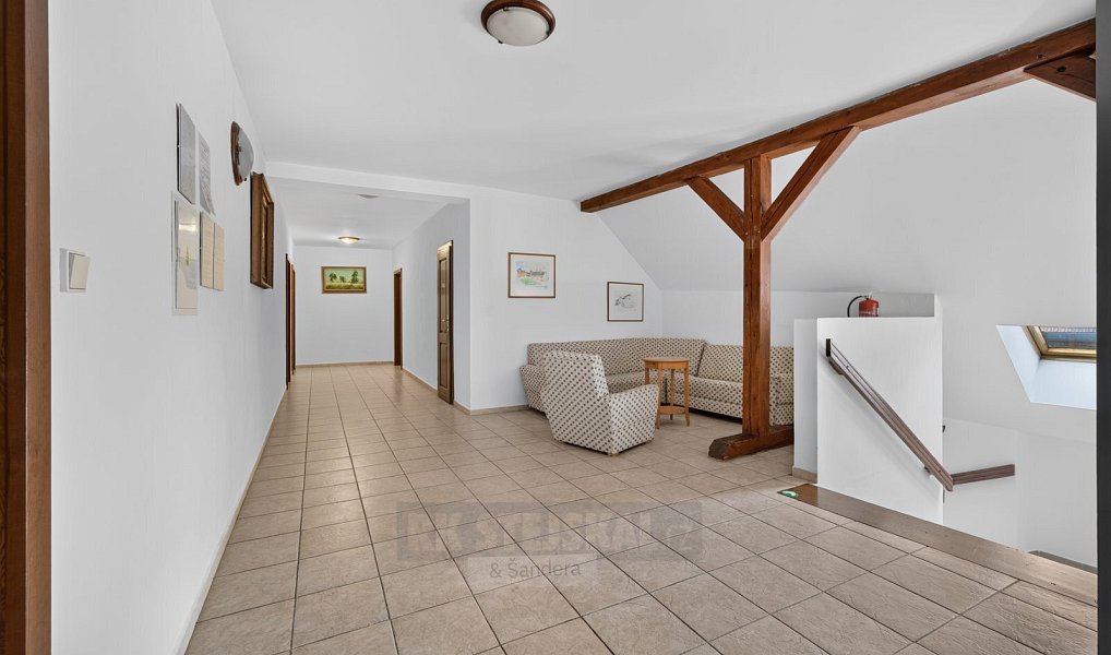 Prodej ubytovacího objektu 1 750 m², Rožmberk nad Vltavou – náhled fotky 17