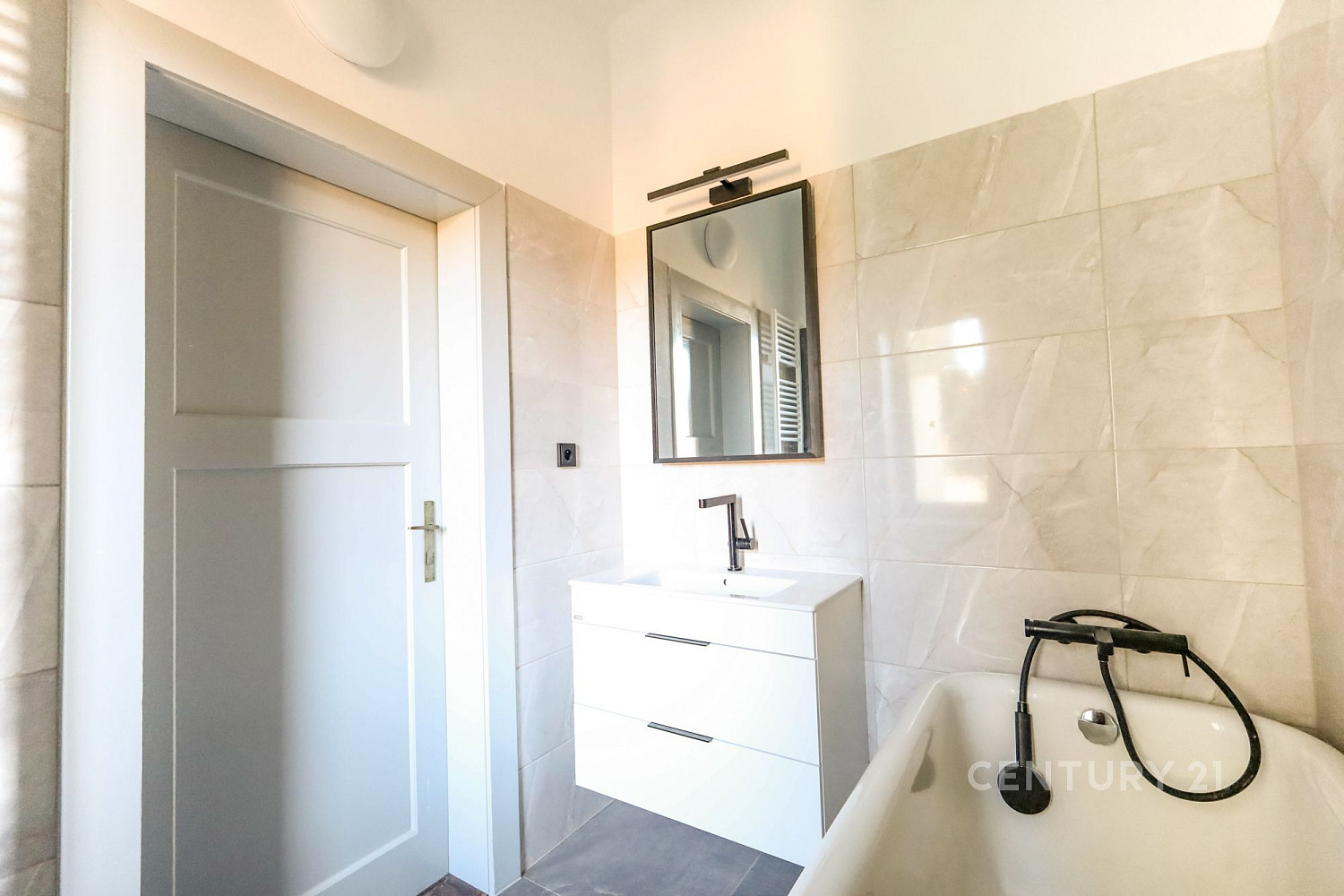Pronájem bytu 2+1 64 m² – fotografie 2