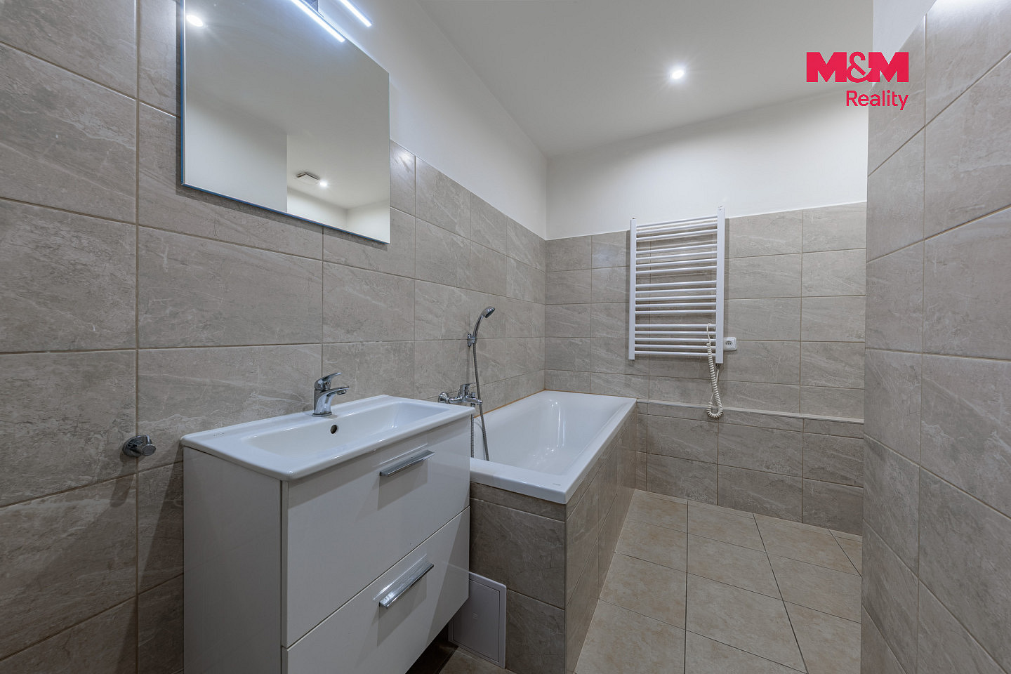 Prodej bytu 2+1 61 m² – fotografie 2