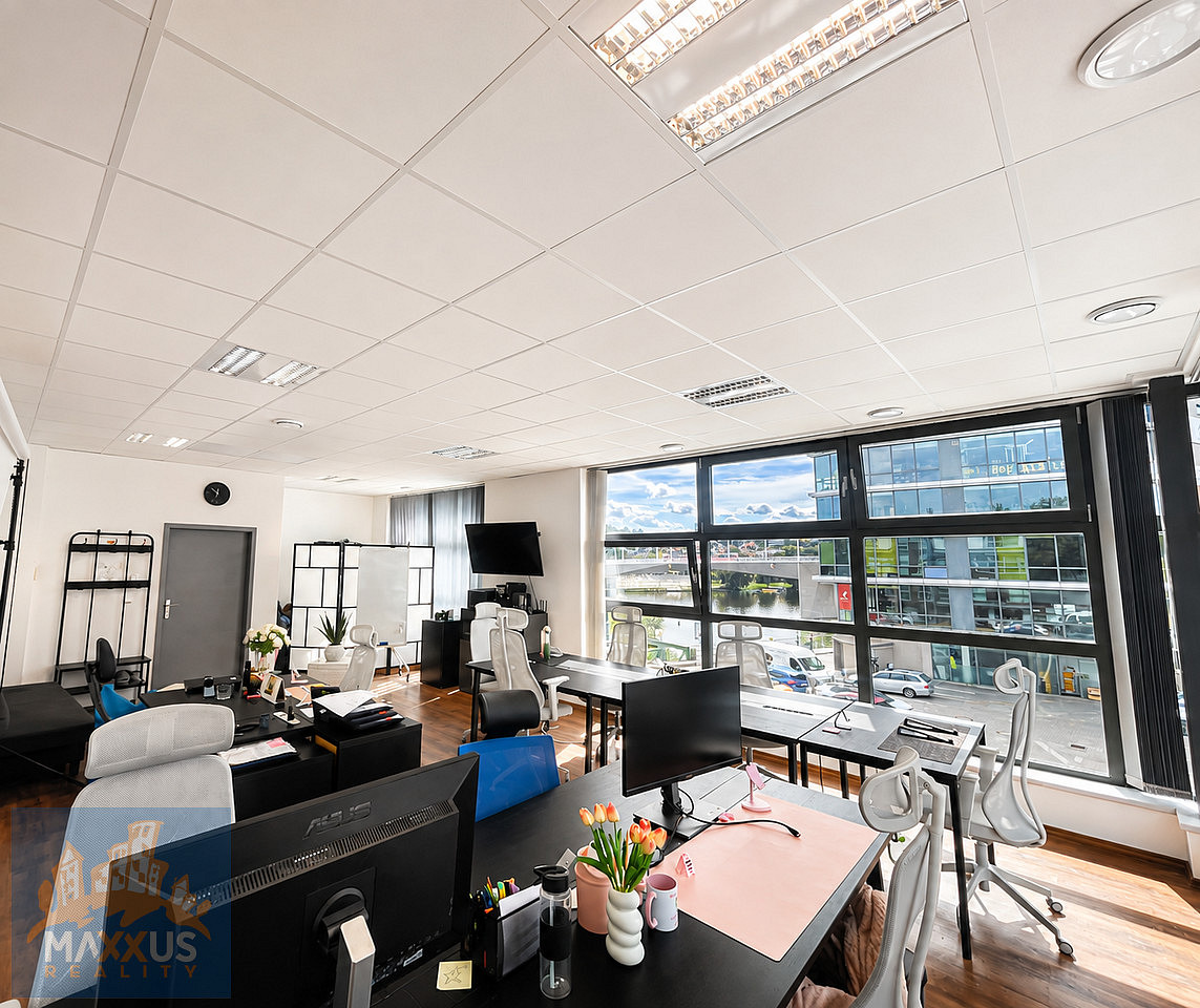 Pronájem kanceláře 52 m² – fotografie 3