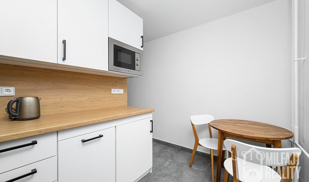 Pronájem bytu 3+1 65 m², Liberec – náhled fotky 2
