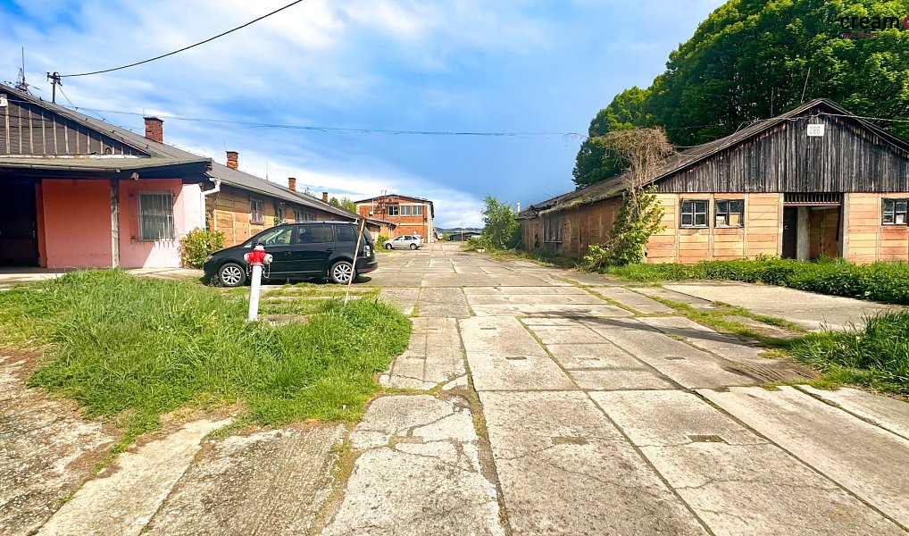 Pronájem komerčního pozemku 605 m², Zlín – náhled fotky 3