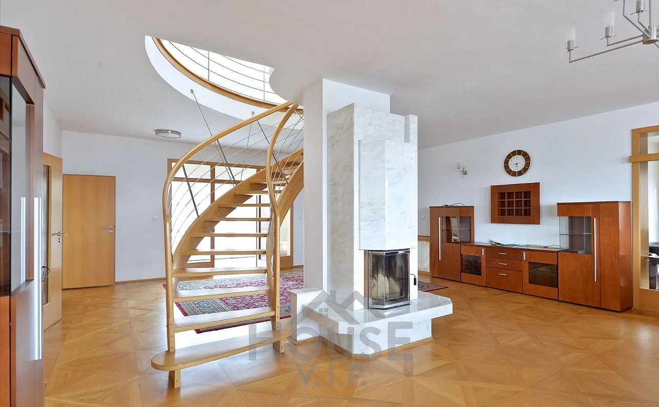 Pronájem kanceláře 839 m² – fotografie 4