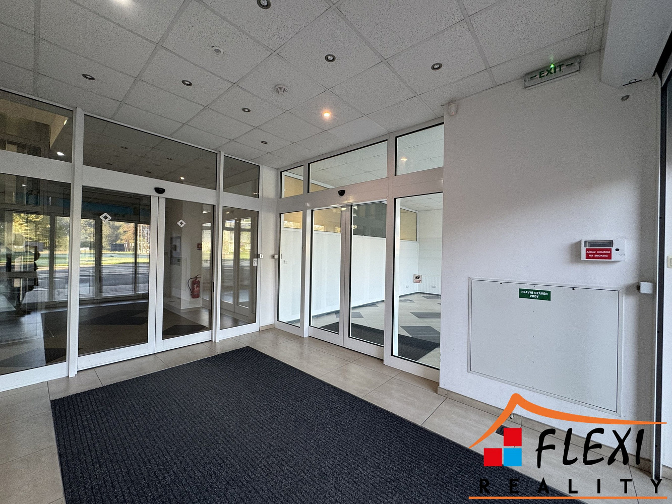 Pronájem kanceláře 390 m² — photo 3