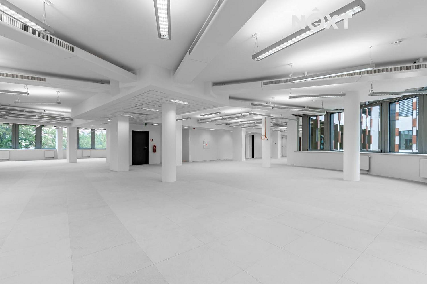 Pronájem kanceláře 208 m² — photo 2