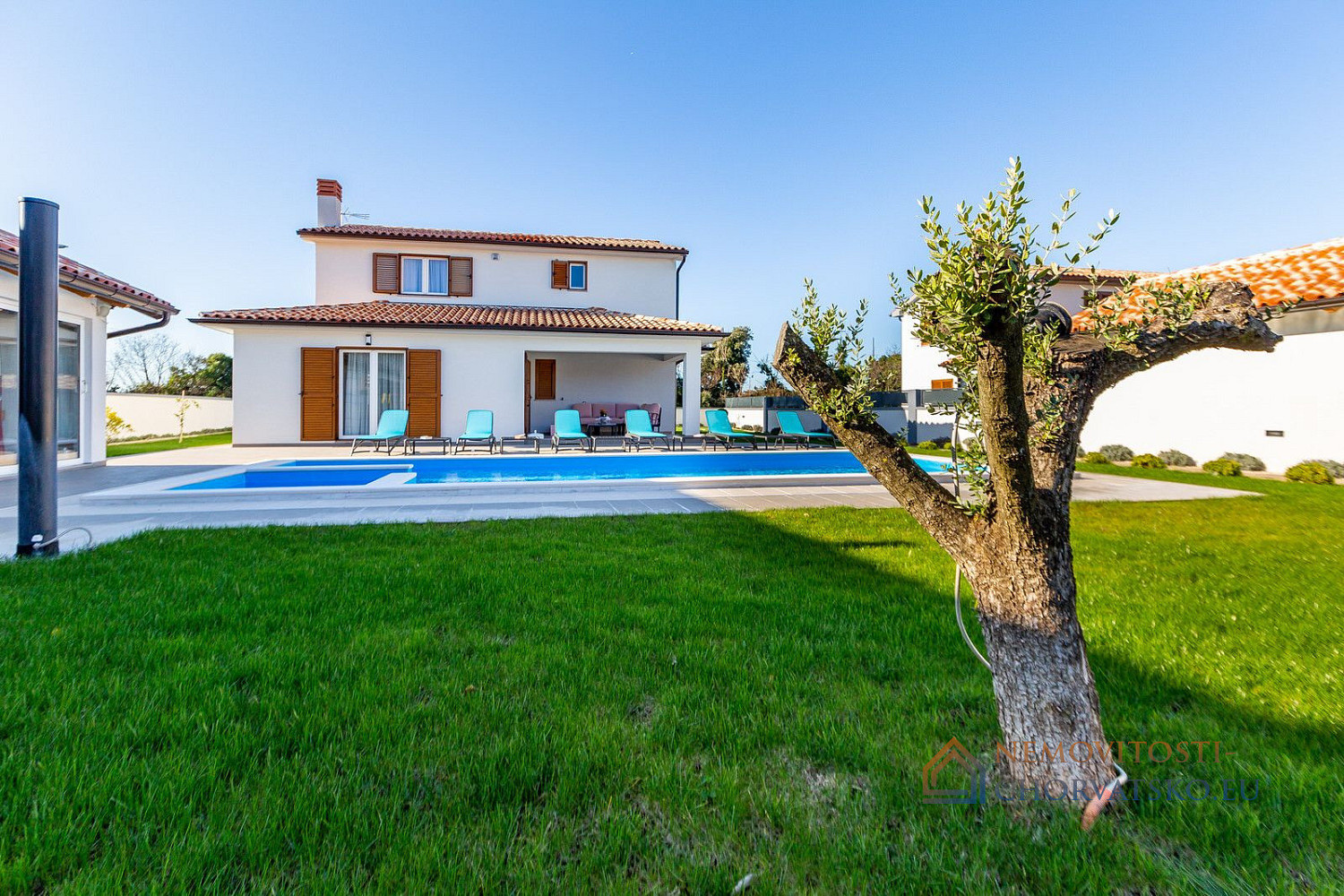 Prodej domu 141 m² s pozemkem 861 m² - Aanzicht 2