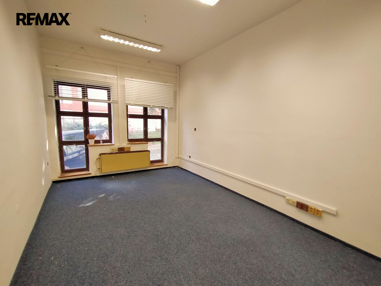 Pronájem kanceláře 40 m² — photo 2