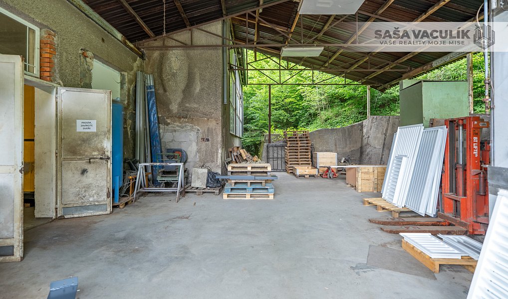 Prodej výrobních prostor 590 m², Vsetín – náhled fotky 14