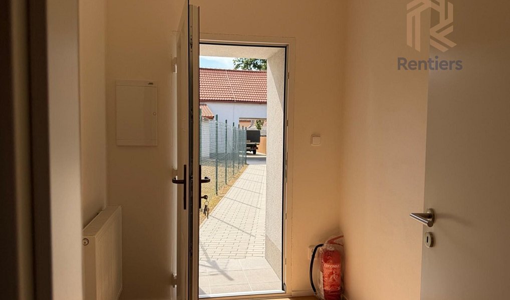 Prodej domu 137 m² s pozemkem 332 m², Rostoklaty – náhled fotky 2