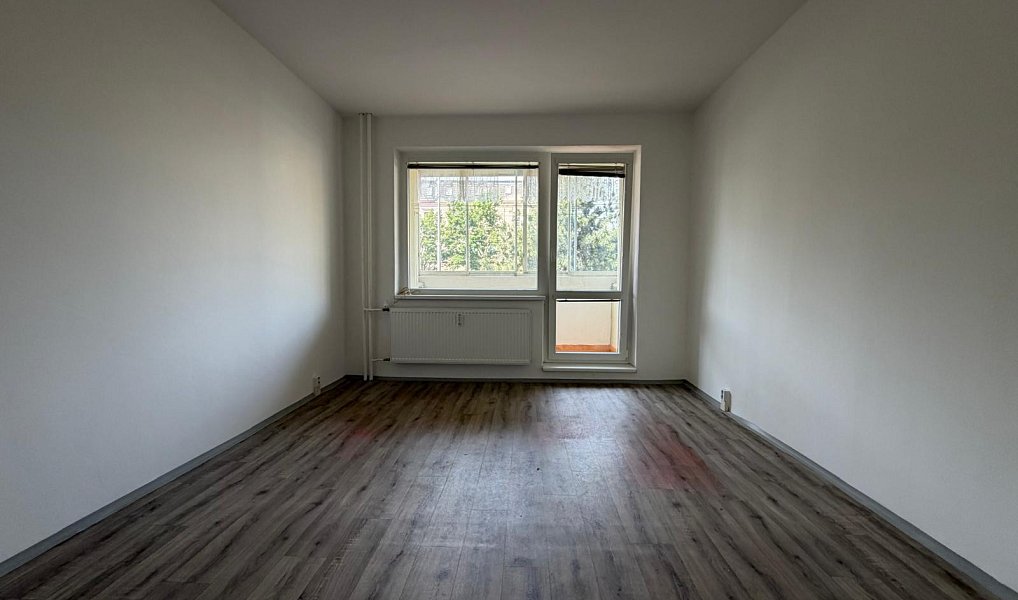 Pronájem bytu 3+1 77 m², Jirkov – náhled fotky 2