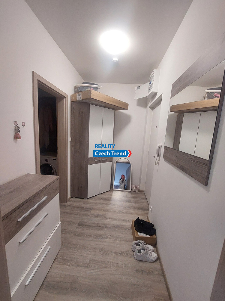 Pronájem bytu 1+kk 37 m² – fotografie 3