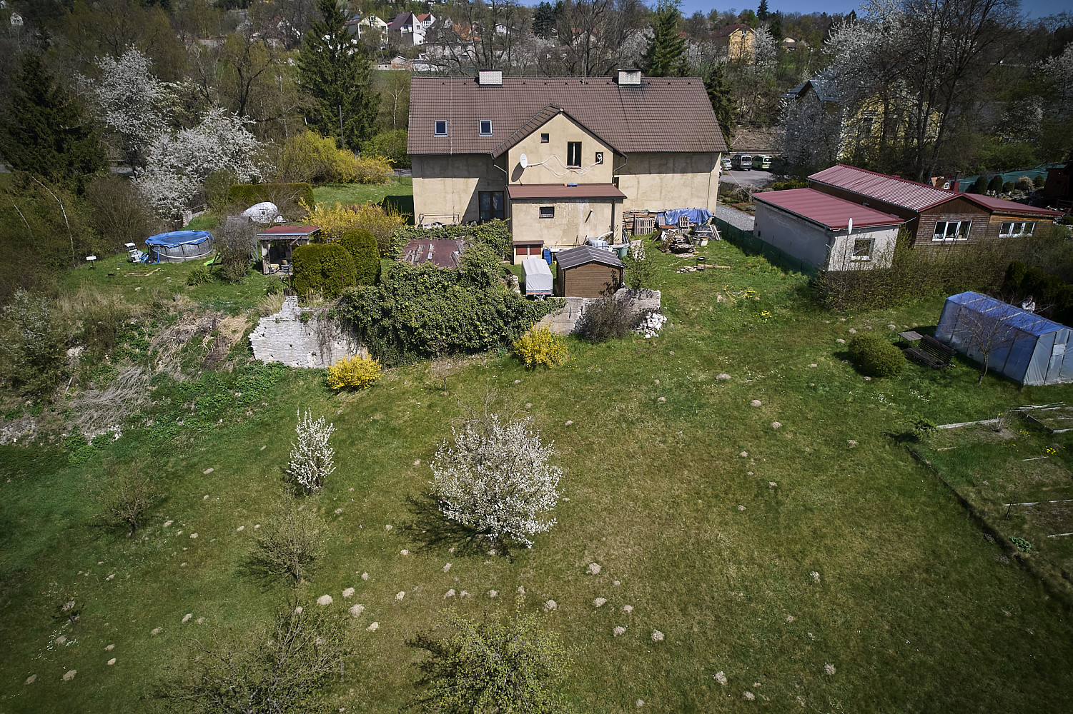 Prodej domu 268 m² s pozemkem 3 080 m² - View 2