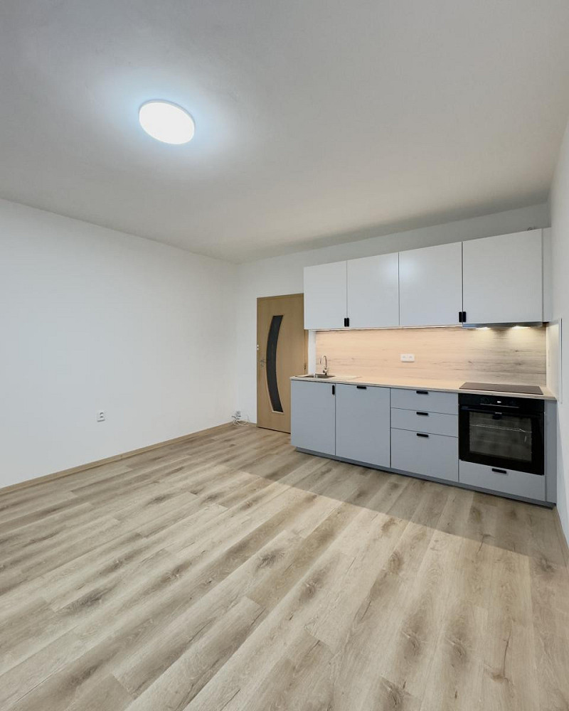 Pronájem bytu 2+kk 40 m² – fotografie 2