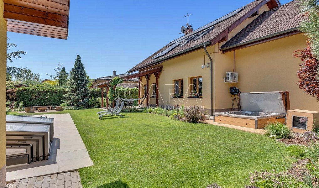 Prodej domu 255 m² s pozemkem 775 m², Šestajovice – náhled fotky 7