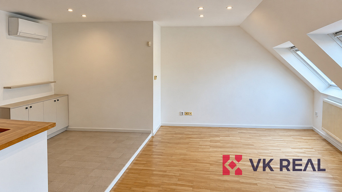 Pronájem bytu 2+kk 61 m² – fotografie 2