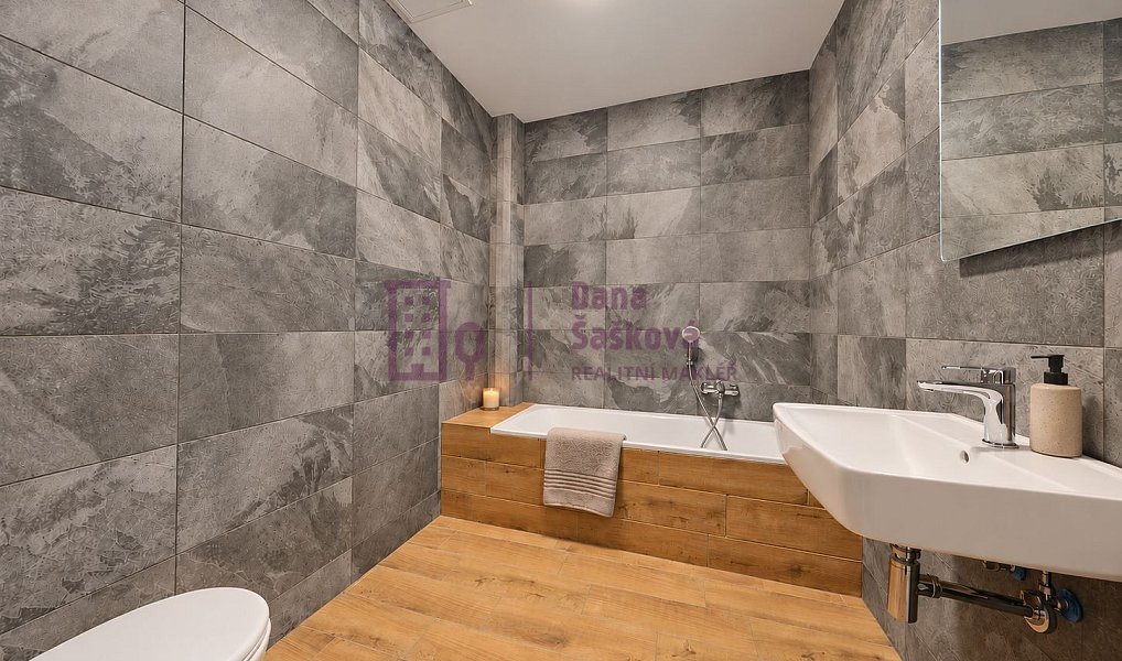 Pronájem bytu 1+kk, 43 m², Jindřichův Hradec II - Jindřichův Hradec, Jindřichův Hradec