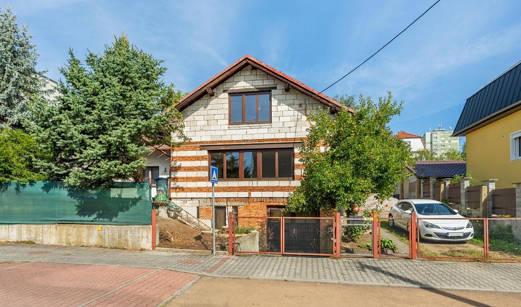Prodej domu 340 m² s pozemkem 681 m², Plzeň – náhled fotky 2