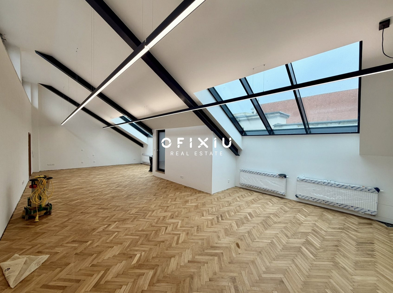 Pronájem kanceláře 196 m²