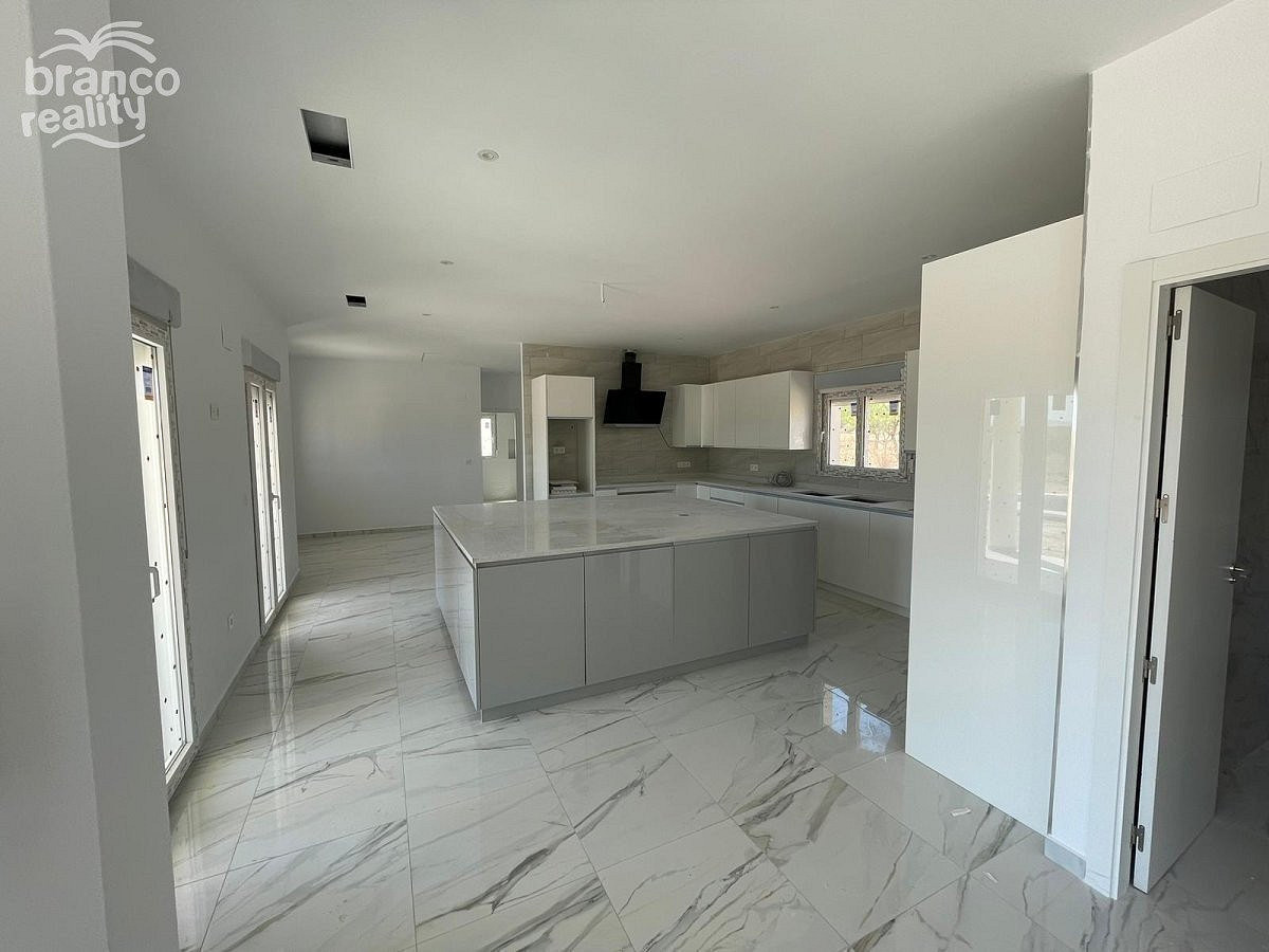 Prodej domu 270 m² s pozemkem 10 000 m² - Vista 5