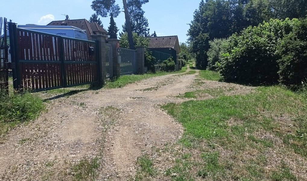 Prodej stavebního pozemku 922 m², Praha – náhled fotky 3