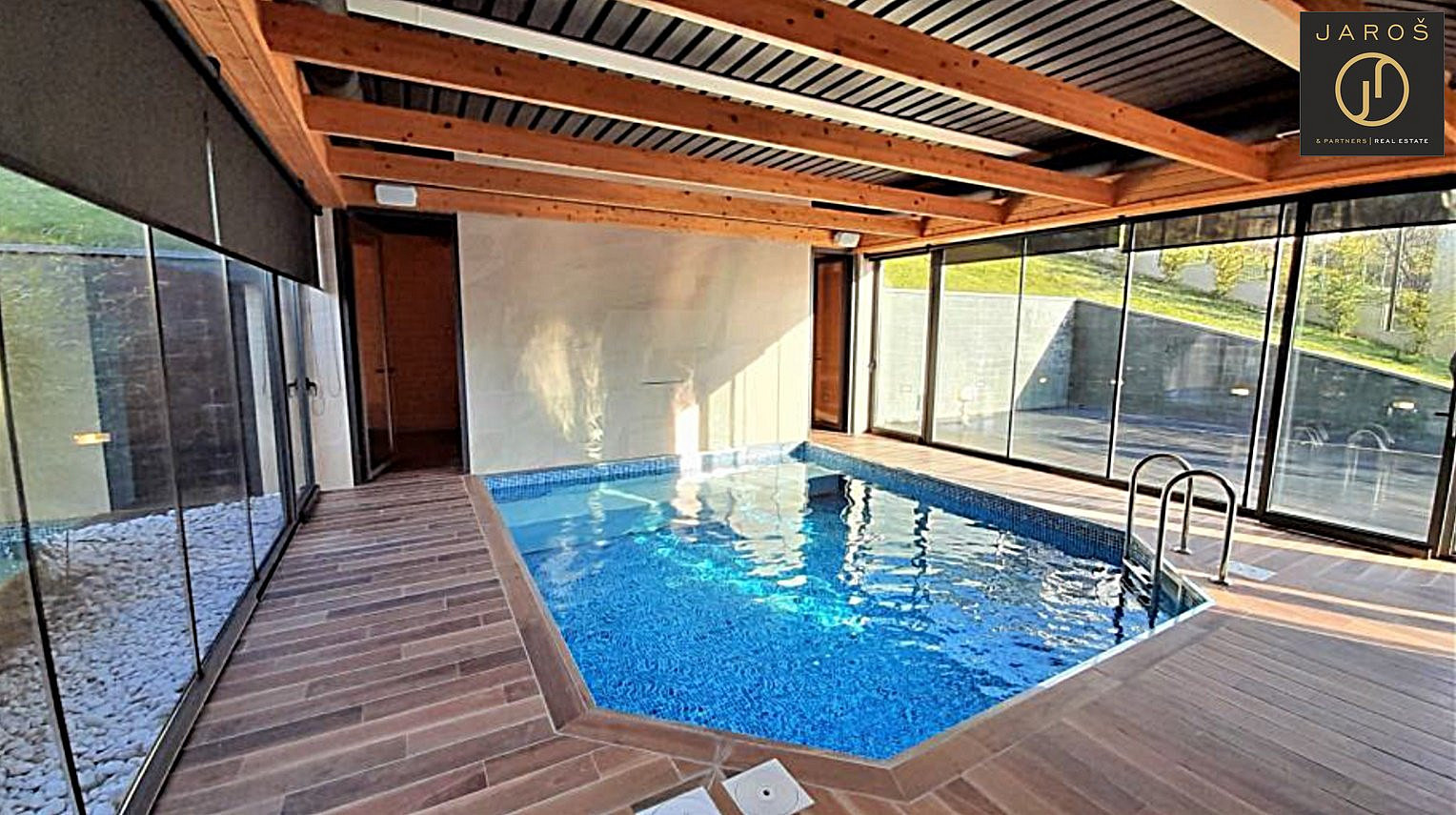 Prodej domu 550 m² s pozemkem 1 111 m² – pohled 3