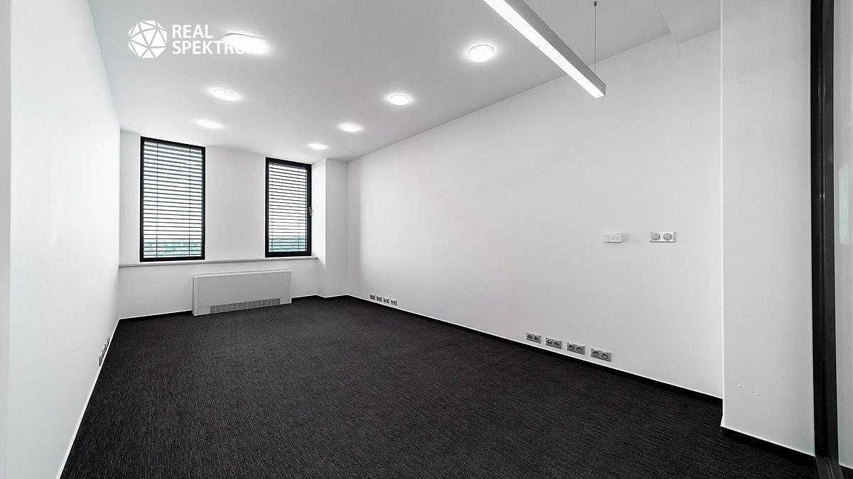 Pronájem kanceláře 426 m² – fotografie 4