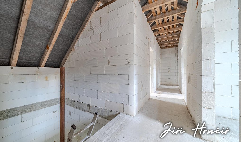 Prodej domu 313 m² s pozemkem 1 052 m², Nové Mitrovice – náhled fotky 18