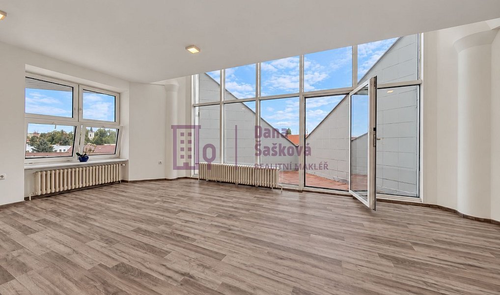 Pronájem bytu 3+kk 78 m², Jindřichův Hradec – náhled fotky 2