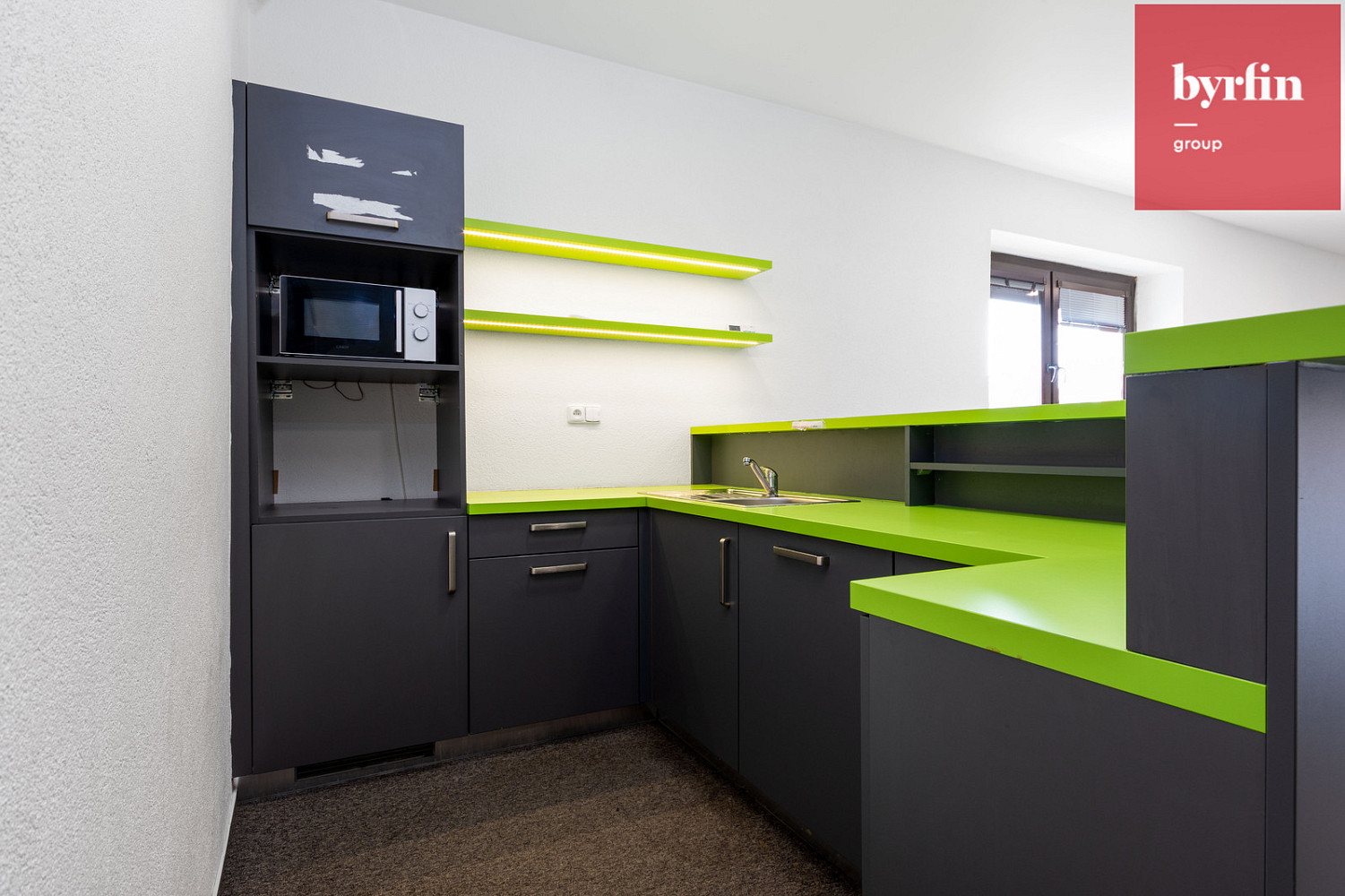 Pronájem kanceláře 273 m² — photo 2