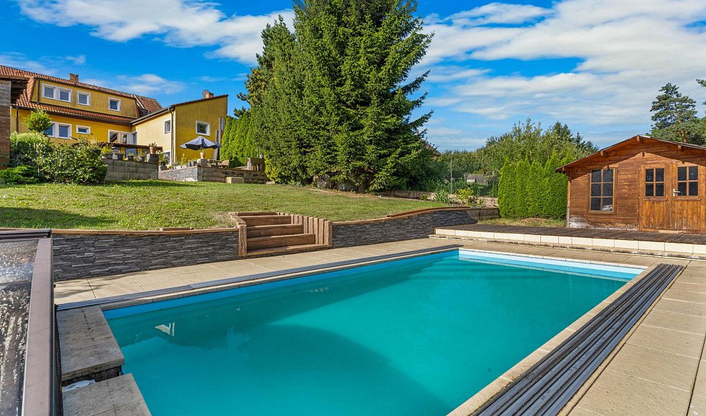 Prodej domu 213 m² s pozemkem 793 m², Chýnice – fotka 1 z 18