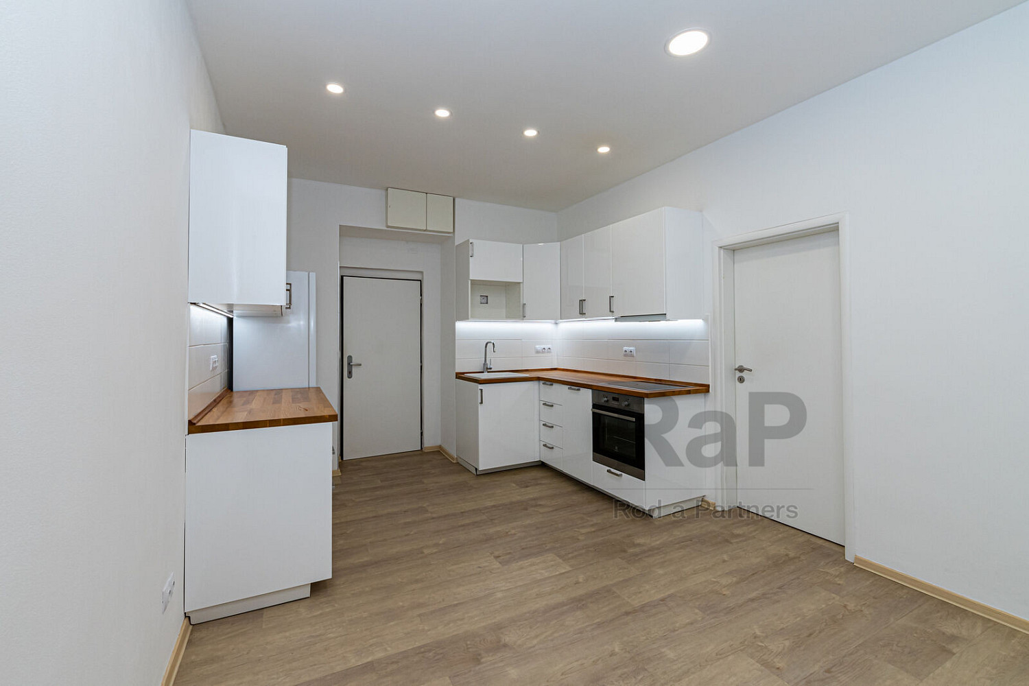 Pronájem bytu 2+kk 37 m² – fotografie 2