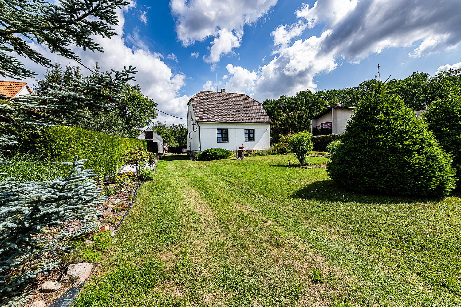 Prodej domu 130 m² s pozemkem 1 038 m² – fotografie 2