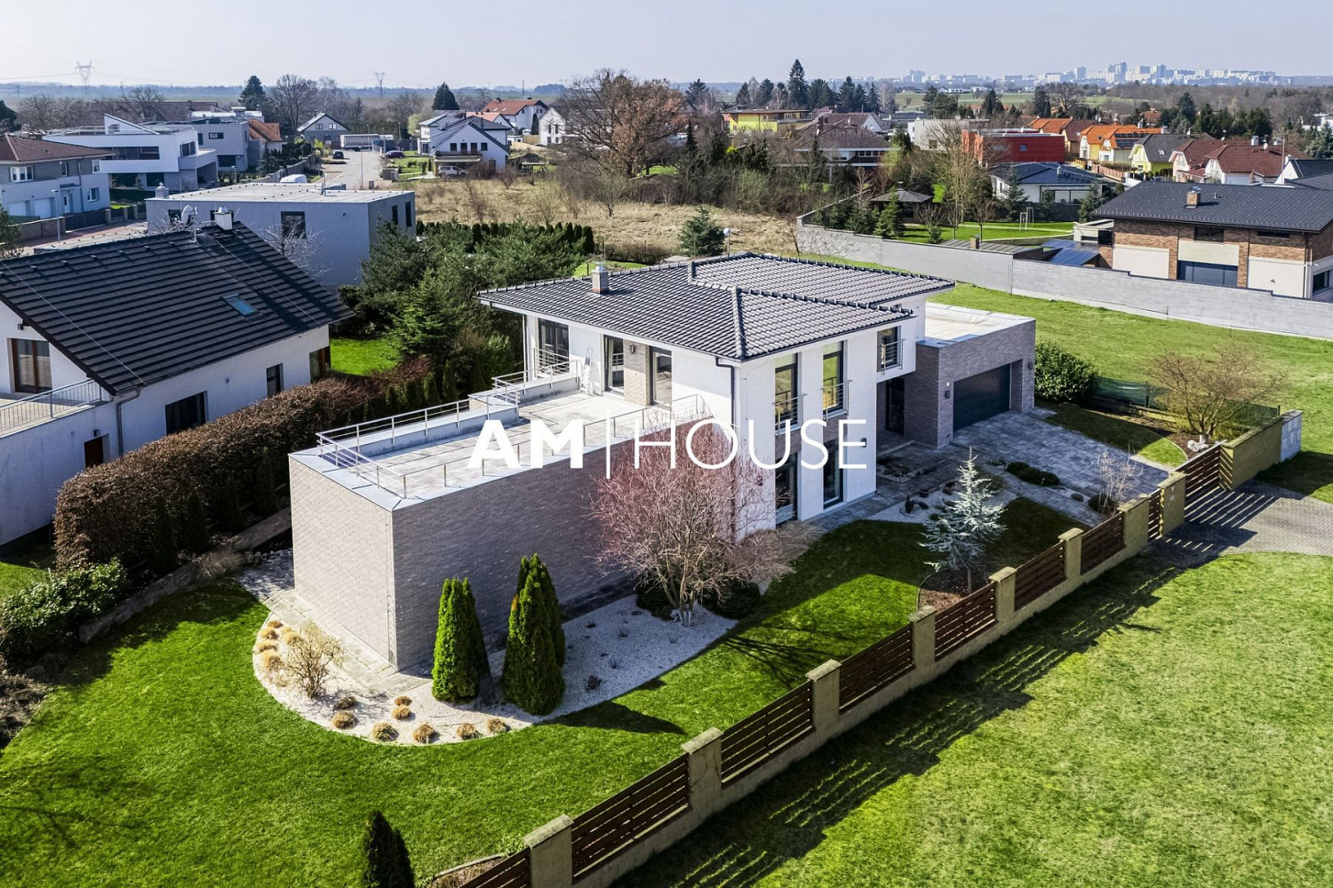 Prodej domu 330 m² s pozemkem 1 277 m² — photo 2