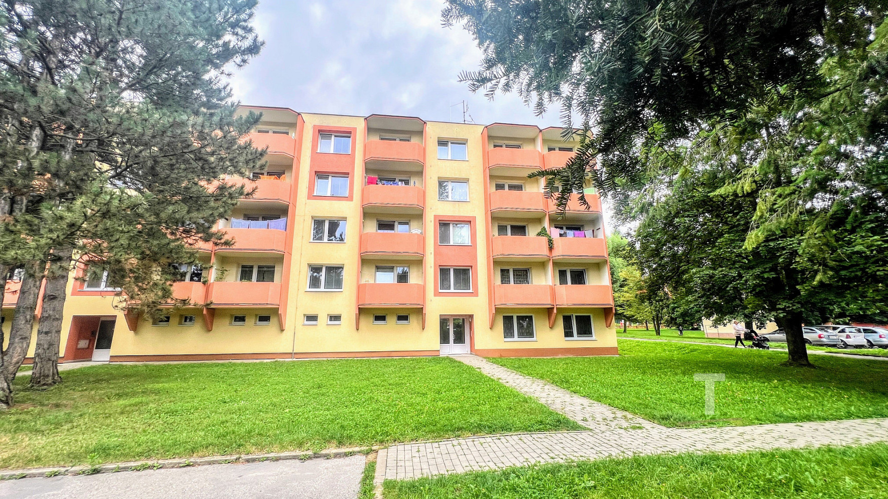 Pronájem bytu 1+1 37 m²