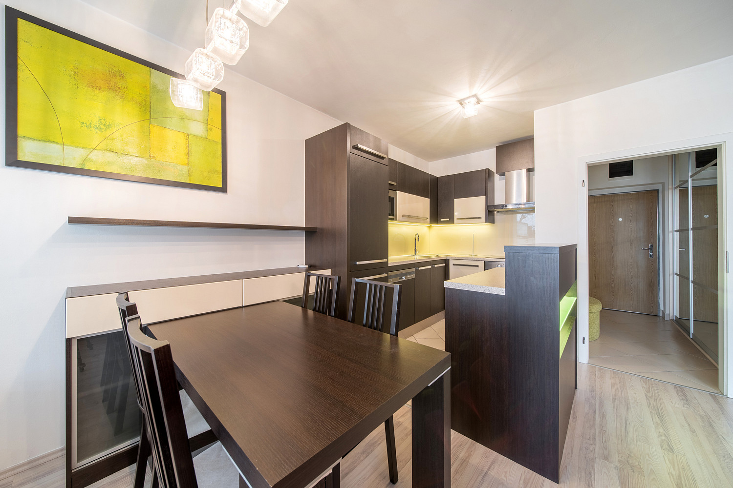 Prodej bytu 3+kk 76 m² – pohled 2