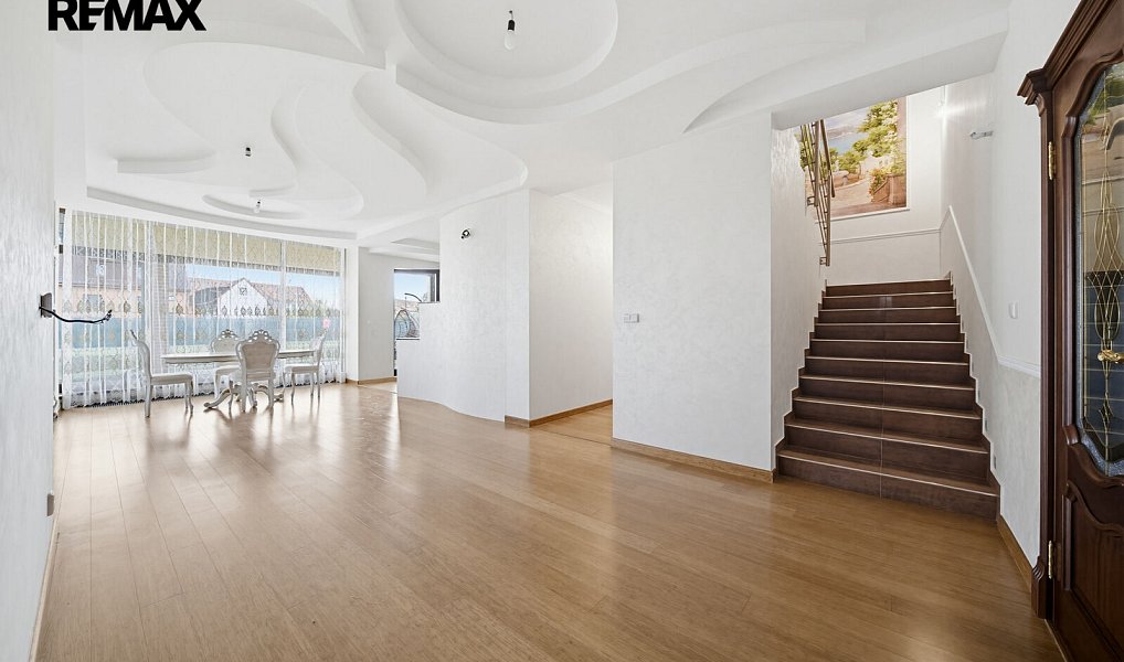 Prodej domu 363 m² s pozemkem 1 608 m², Jesenice – náhled fotky 8