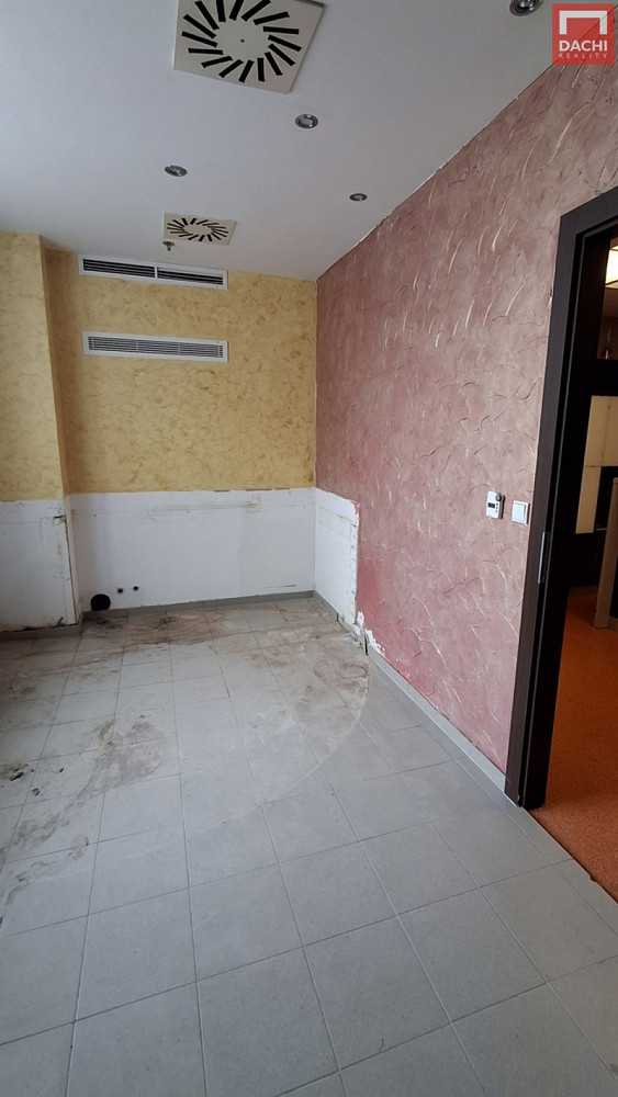 Pronájem komerčního objektu (jiného typu) 200 m² – fotografie 3