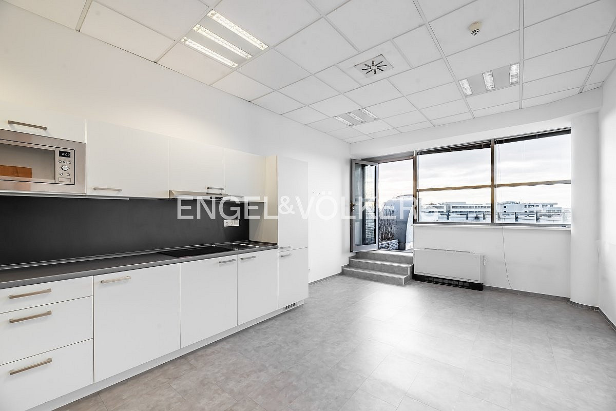Pronájem kanceláře 504 m² – fotografie 2
