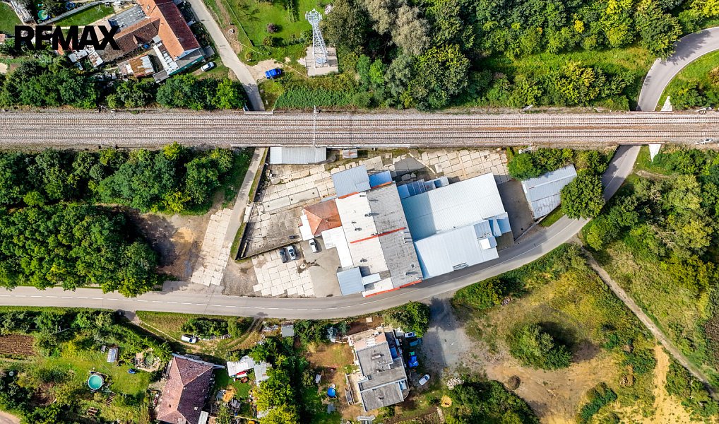 Prodej výrobních prostor 4 050 m², Pouzdřany – náhled fotky 11