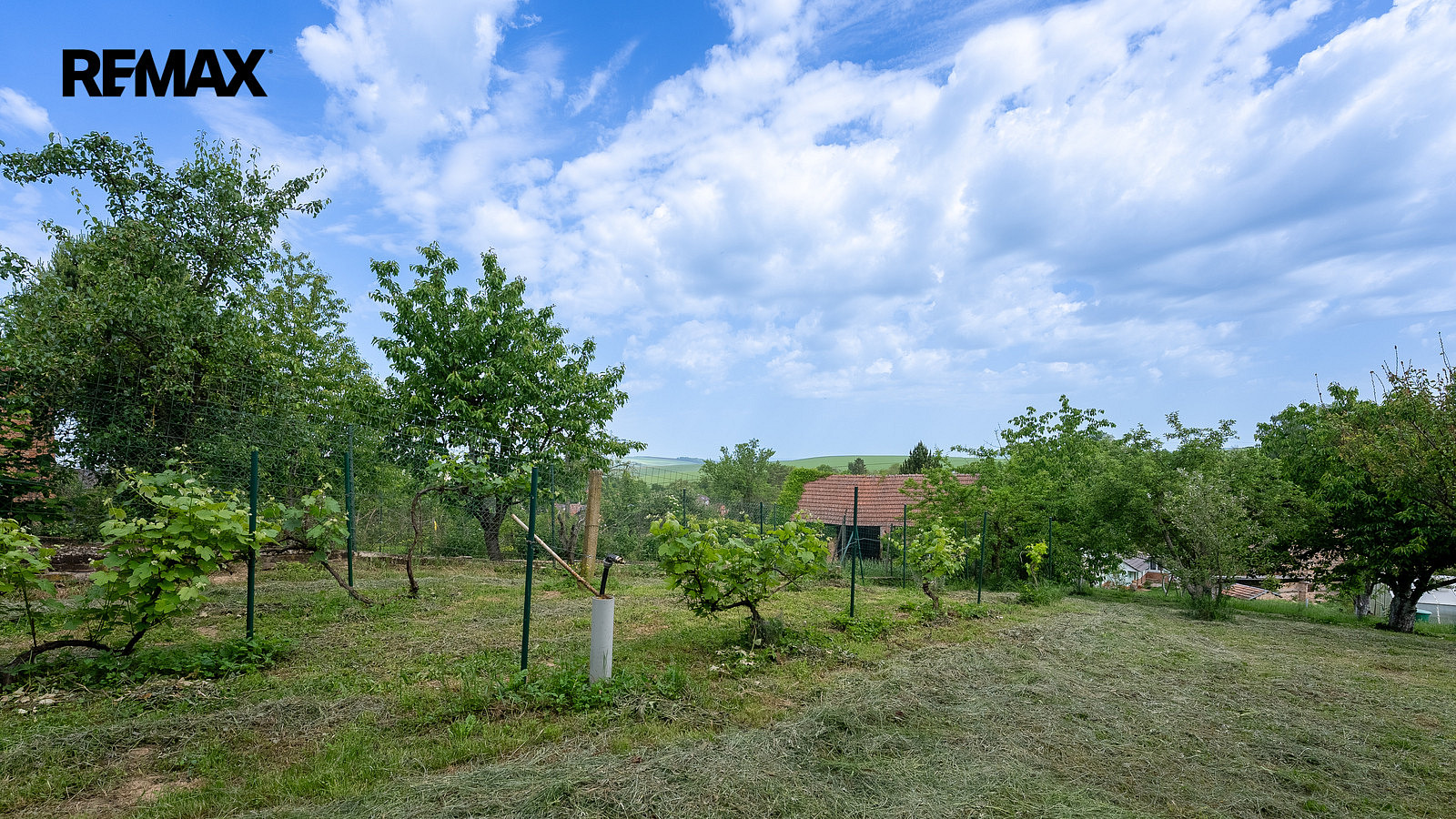 Prodej stavebního pozemku 908 m² – pohled 4