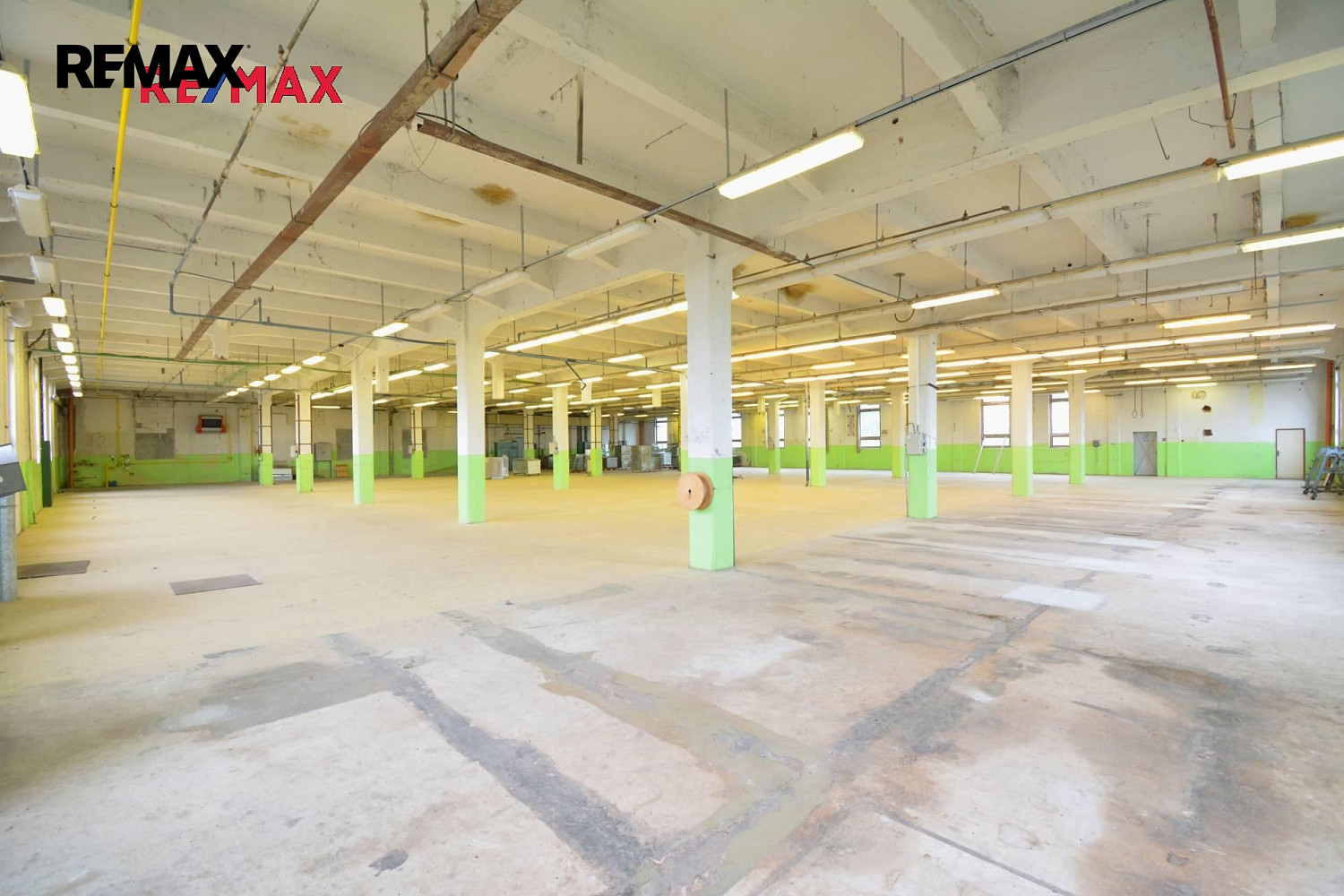 Pronájem skladovacích prostor 2 756 m² – fotografie 3